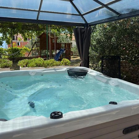 Vacation House Marin With Jacuzzi - Bol, Brac Buitenkant foto