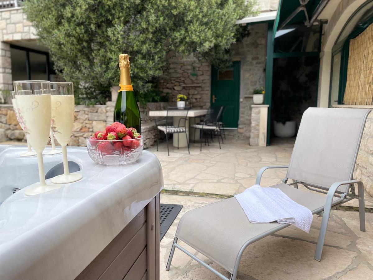 Vacation House Marin With Jacuzzi - Bol, Brac Buitenkant foto