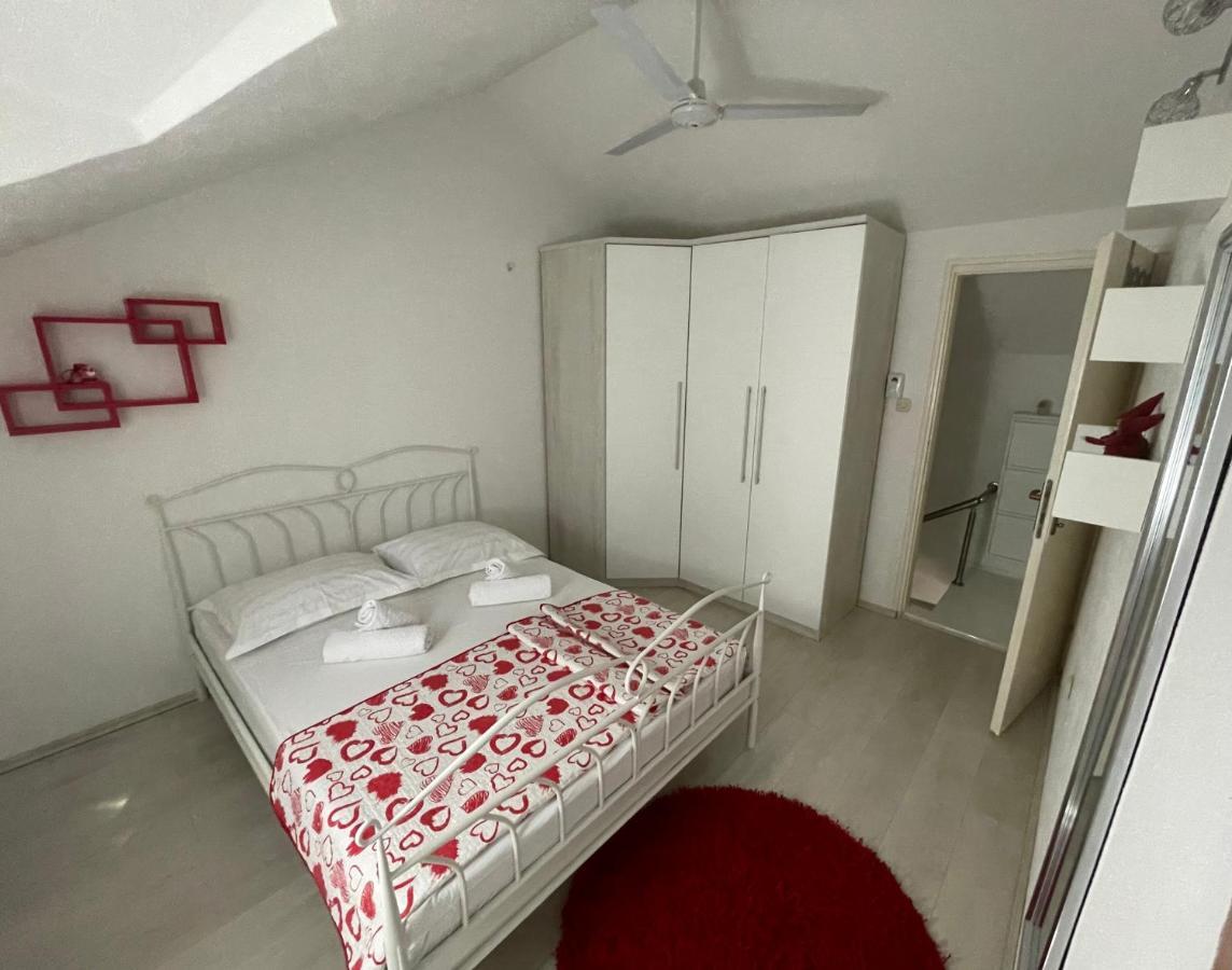 Vacation House Marin With Jacuzzi - Bol, Brac Buitenkant foto