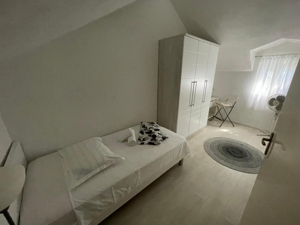 Vacation House Marin With Jacuzzi - Bol, Brac Buitenkant foto