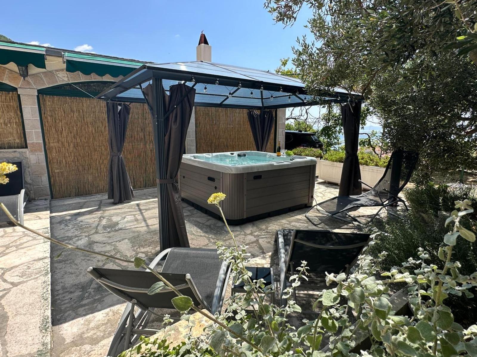 Vacation House Marin With Jacuzzi - Bol, Brac Buitenkant foto