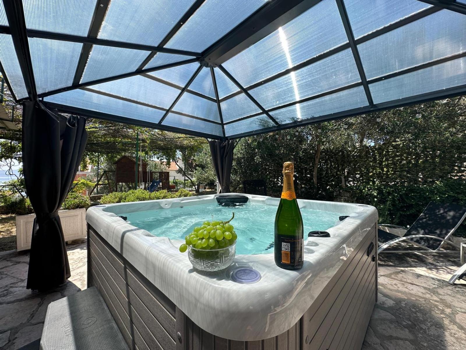 Vacation House Marin With Jacuzzi - Bol, Brac Buitenkant foto